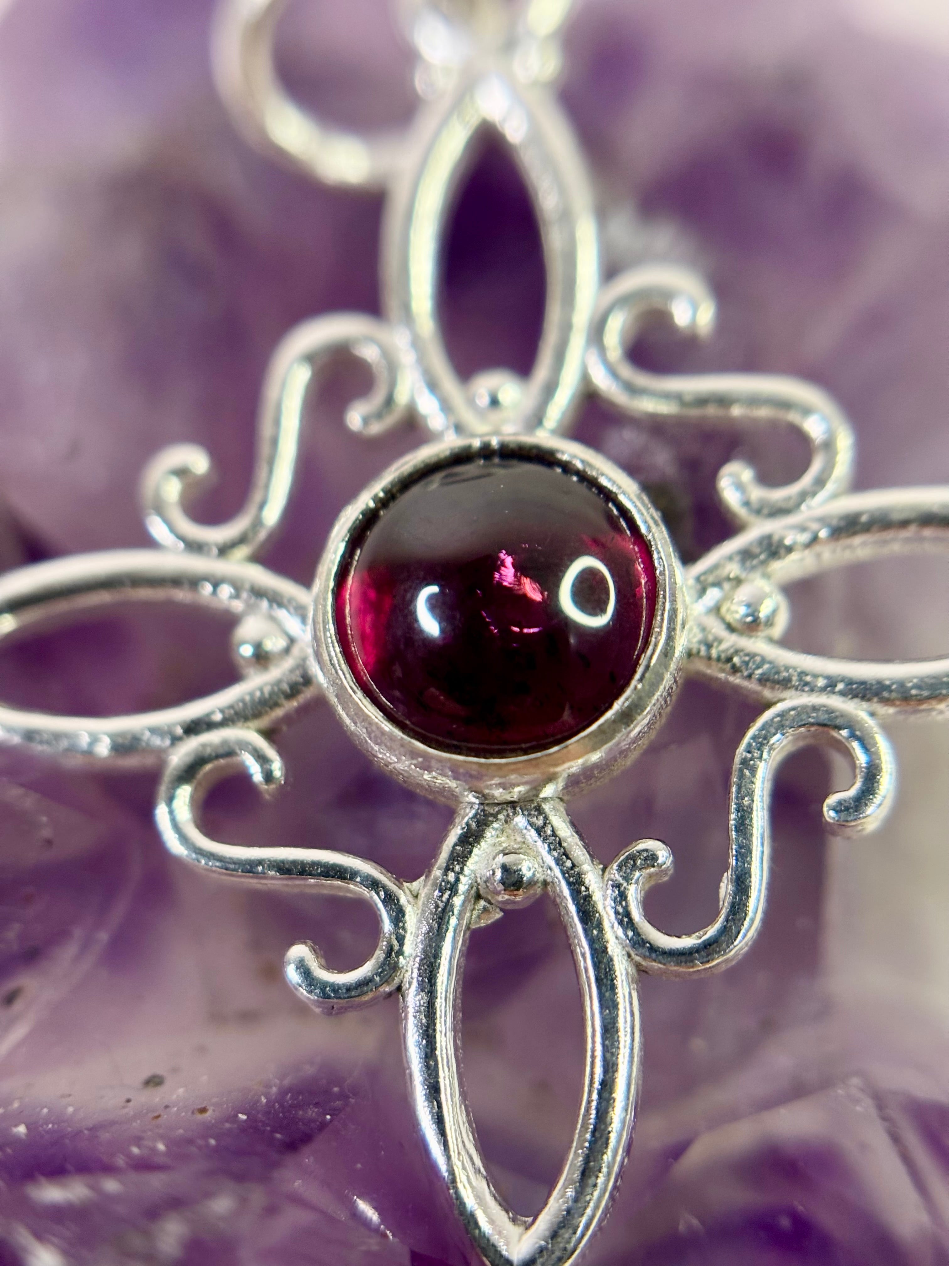 Colgante Nudo de Bruja plata primera ley