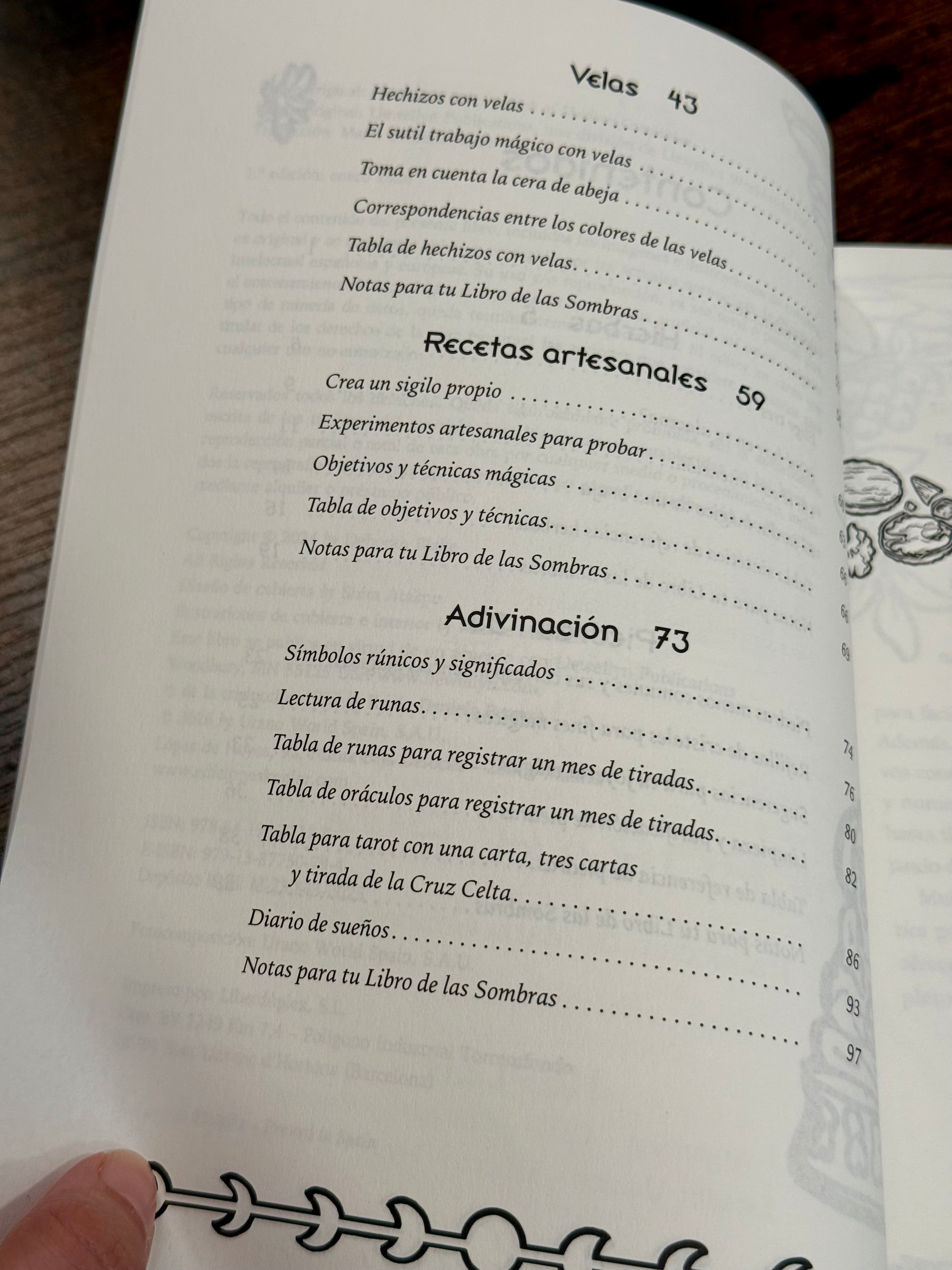 El cuaderno de las sombras de la Bruja Ecléctica | Un manual mágico para tu práctica diaria