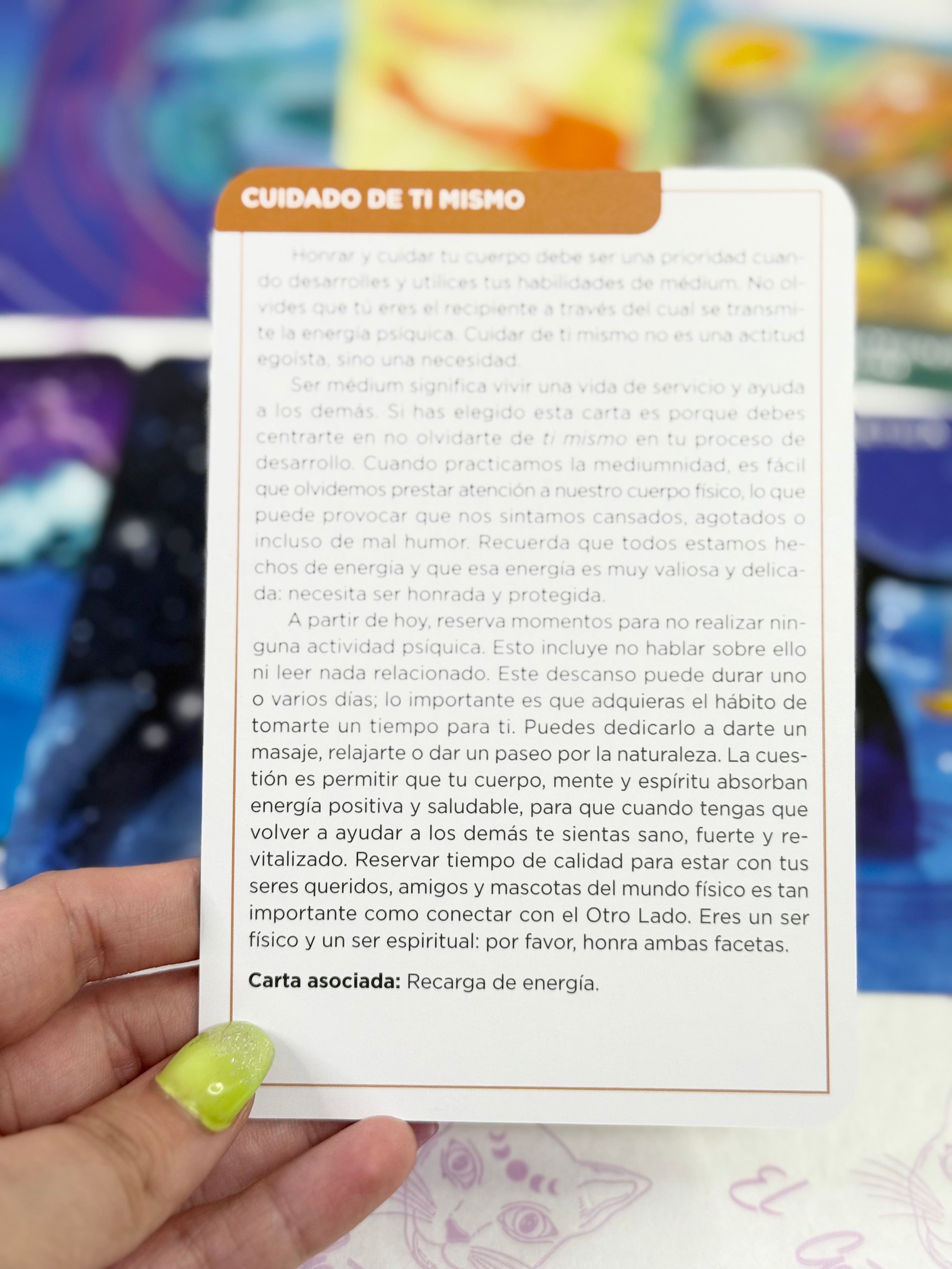 Oráculo de los Médiums | 50 cartas para desarrollar tu conexión con el más allá