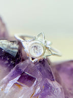 Anillo ajustable Nudo de Bruja en Plata de Ley con Piedra Luna