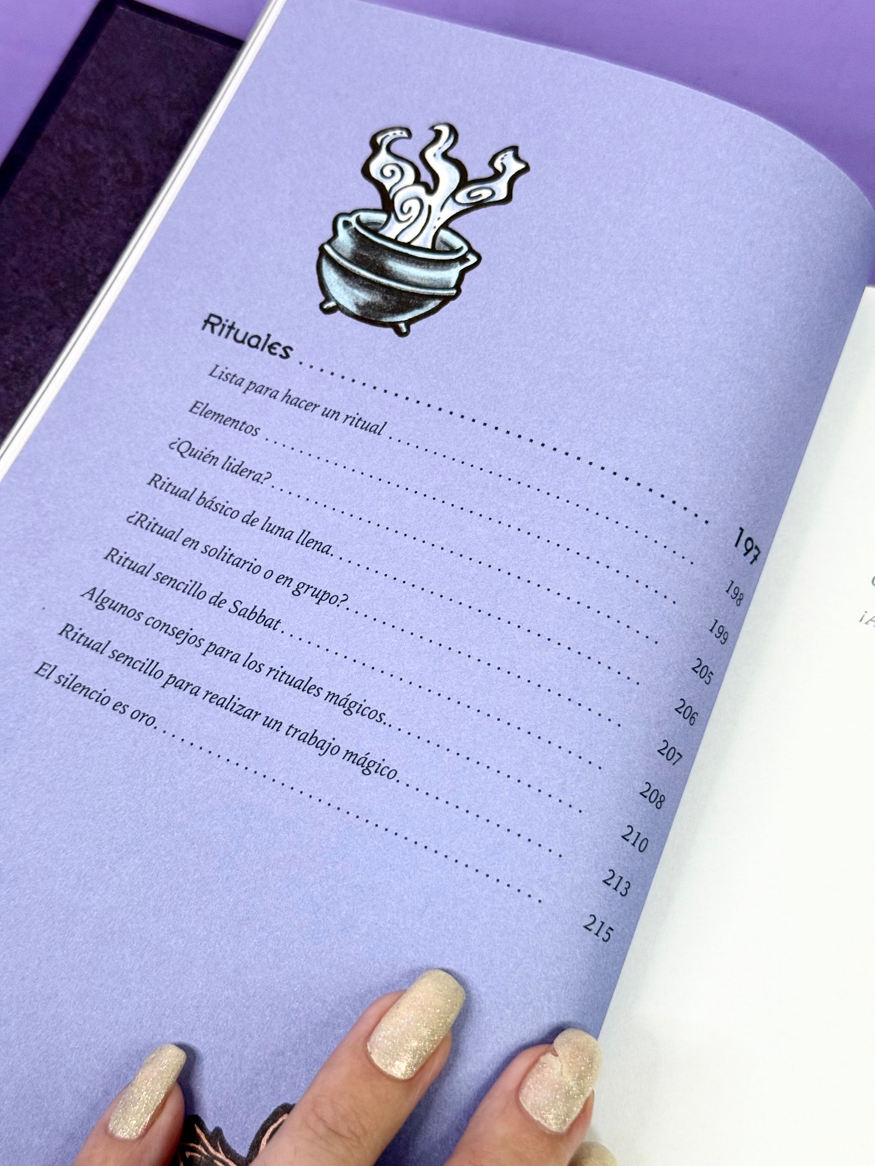 El Libro de las Sombras de la Bruja Ecléctica | Un Manual Mágico para la Práctica Diaria