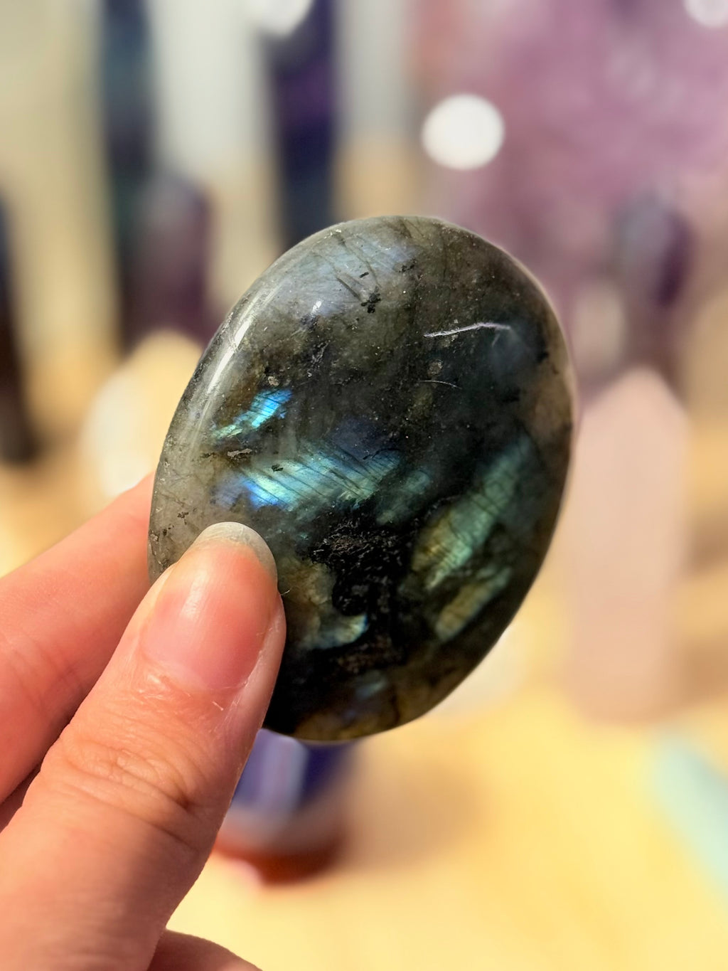 Palmstone de Labradorita calidad Extra | Intuición, transformación y protección áurica