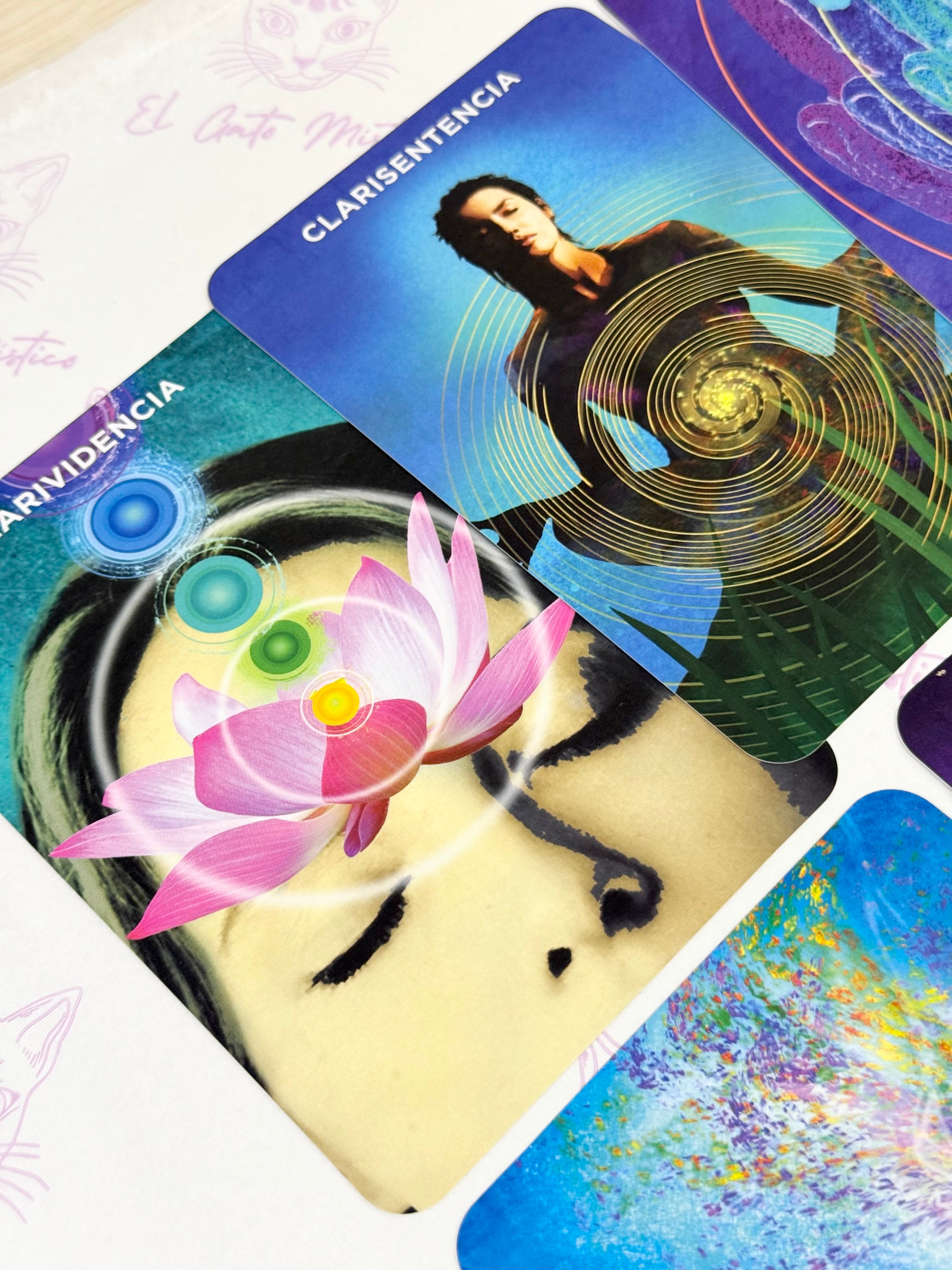 Oráculo de los Médiums | 50 cartas para desarrollar tu conexión con el más allá