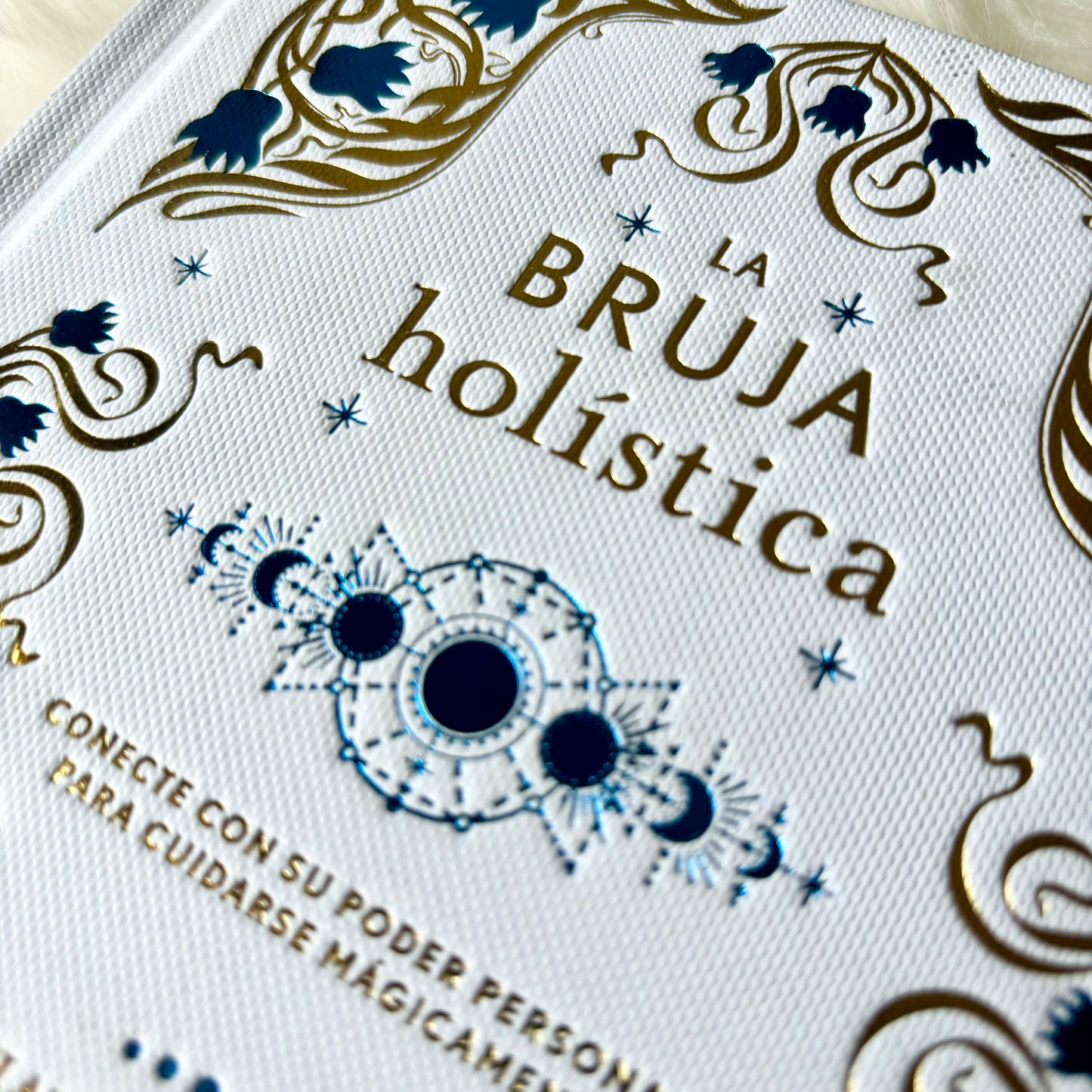 La Bruja Holística - Conecte con su poder personal para cuidarse mágicamente