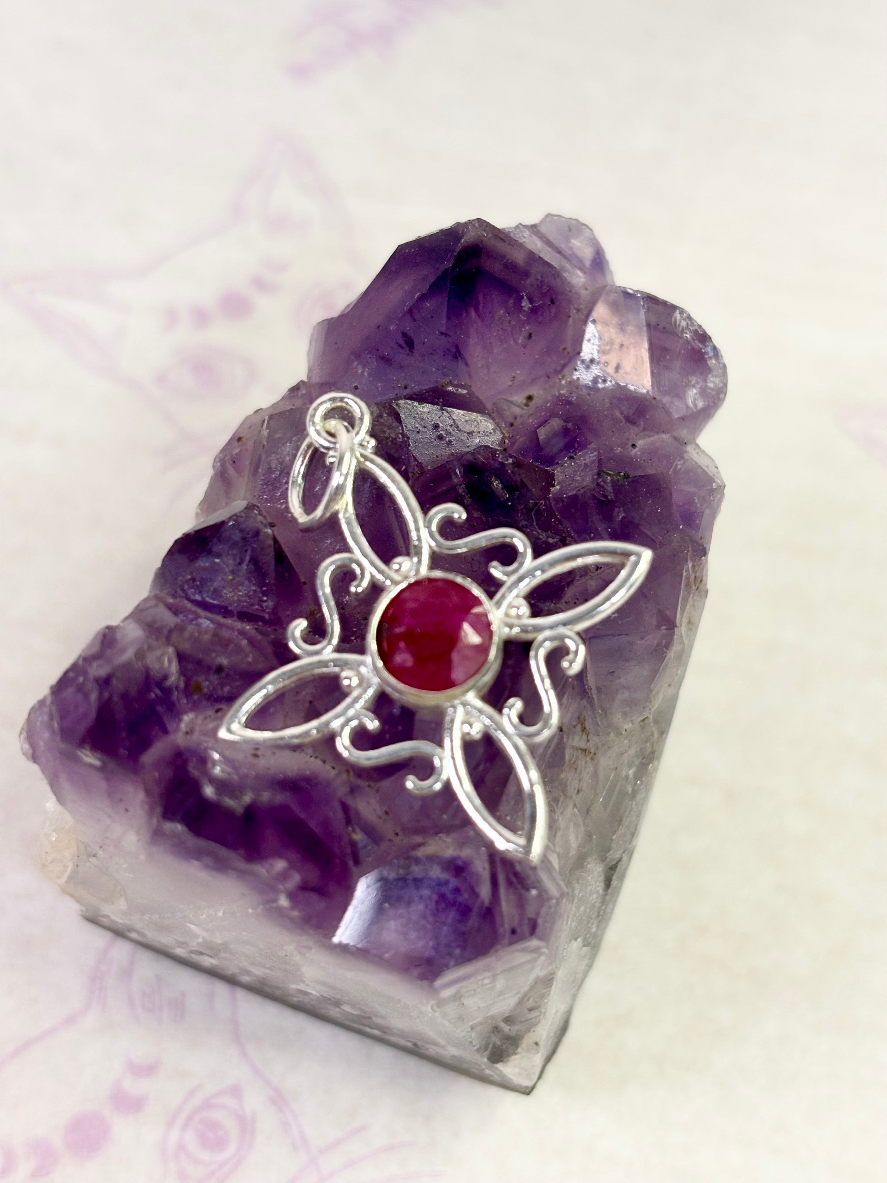 Colgante Nudo de Bruja plata primera ley