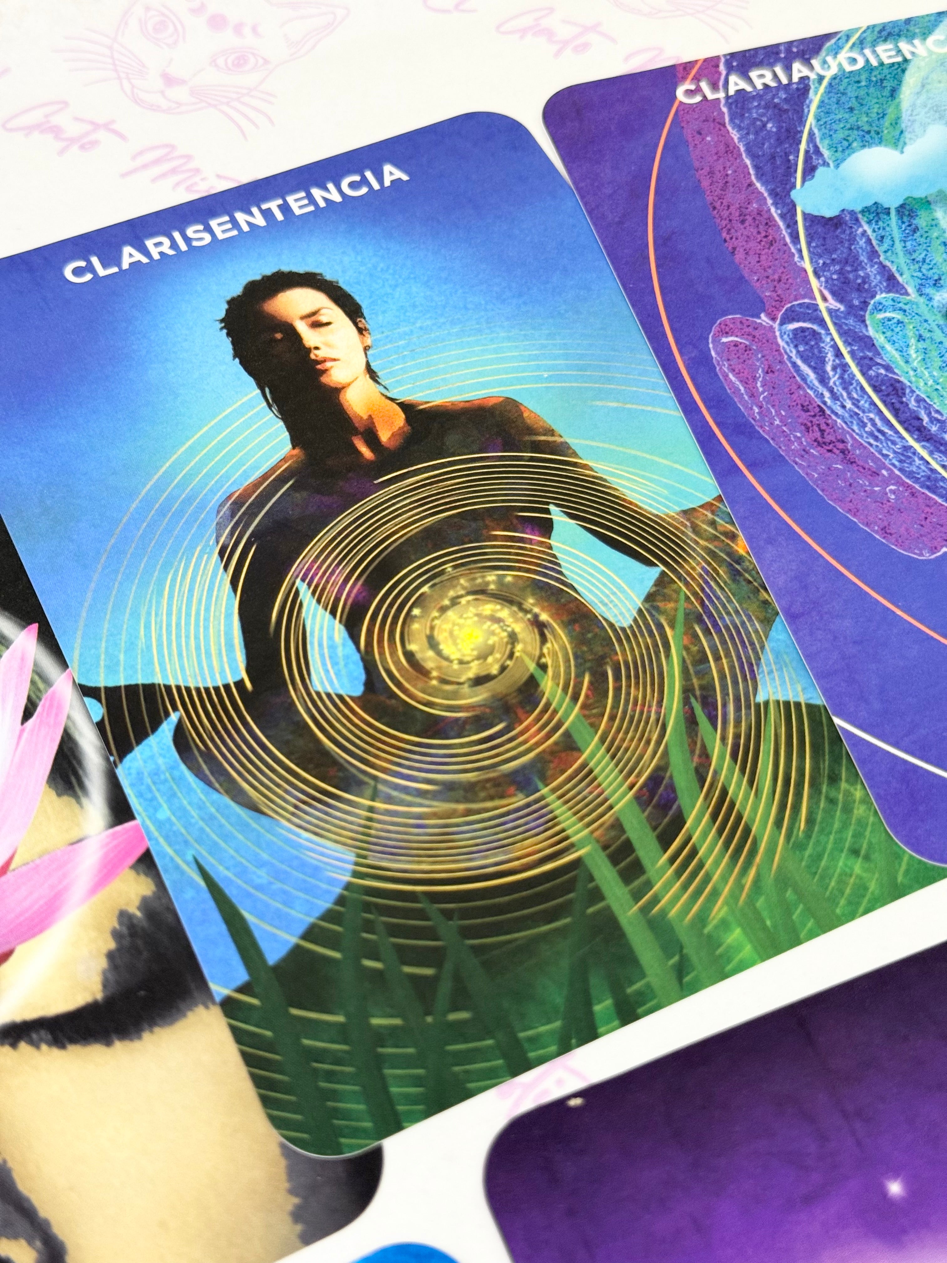 Oráculo de los Médiums | 50 cartas para desarrollar tu conexión con el más allá