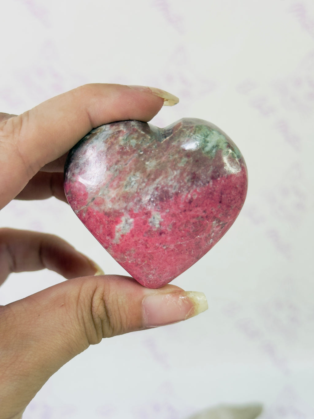 Zoisita Rosa pulida con forma de Corazón | Pieza única | Amor y Equilibrio Emocional