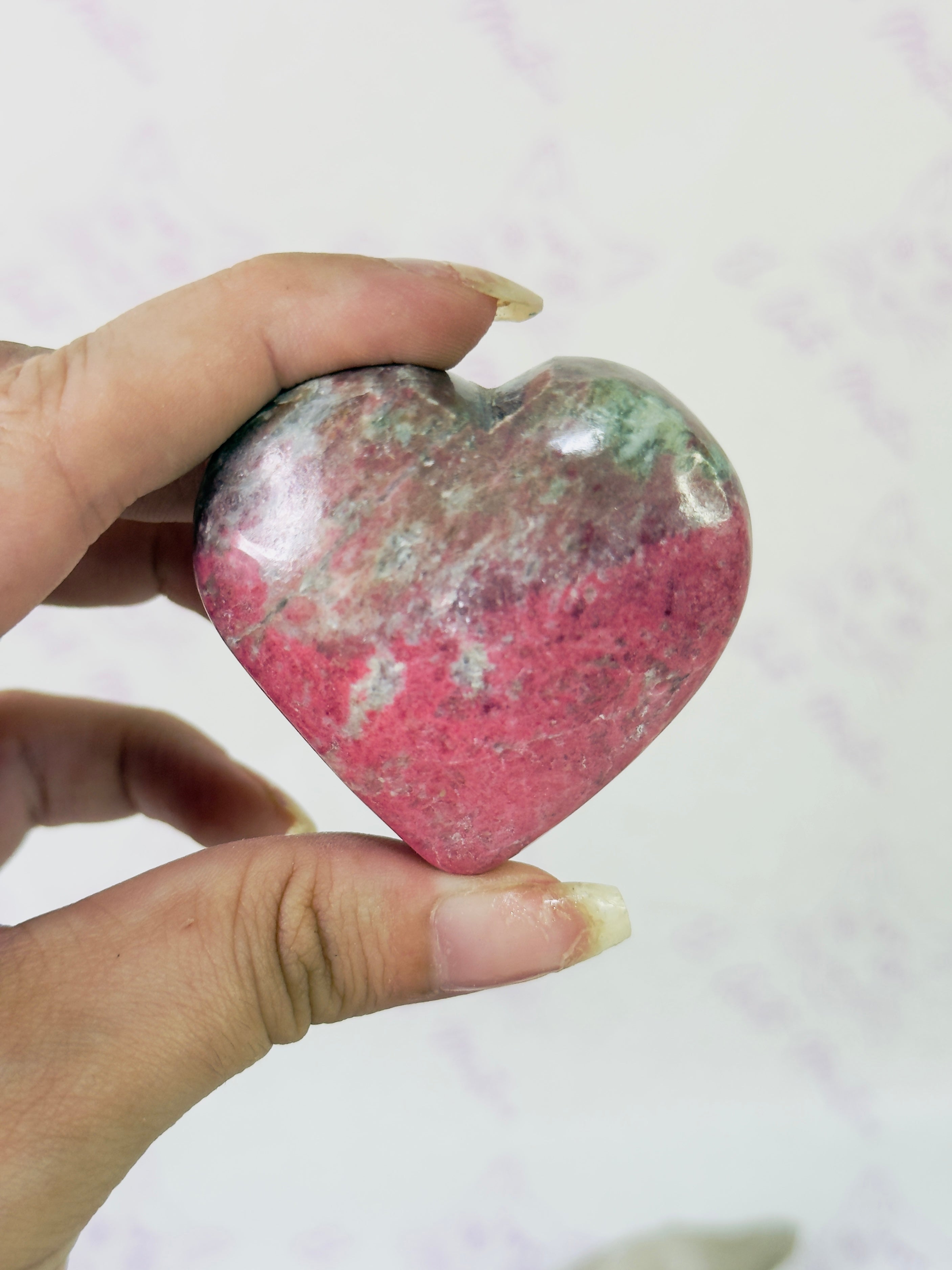 Zoisita Rosa pulida con forma de Corazón | Pieza única | Amor y Equilibrio Emocional