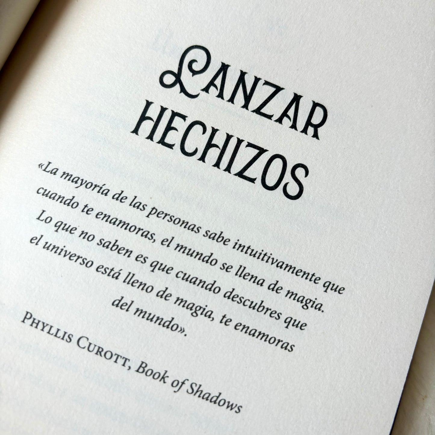 Hechizos para vivir bien - Sabiduría de brujas para vivir una vida maravillosa y plena