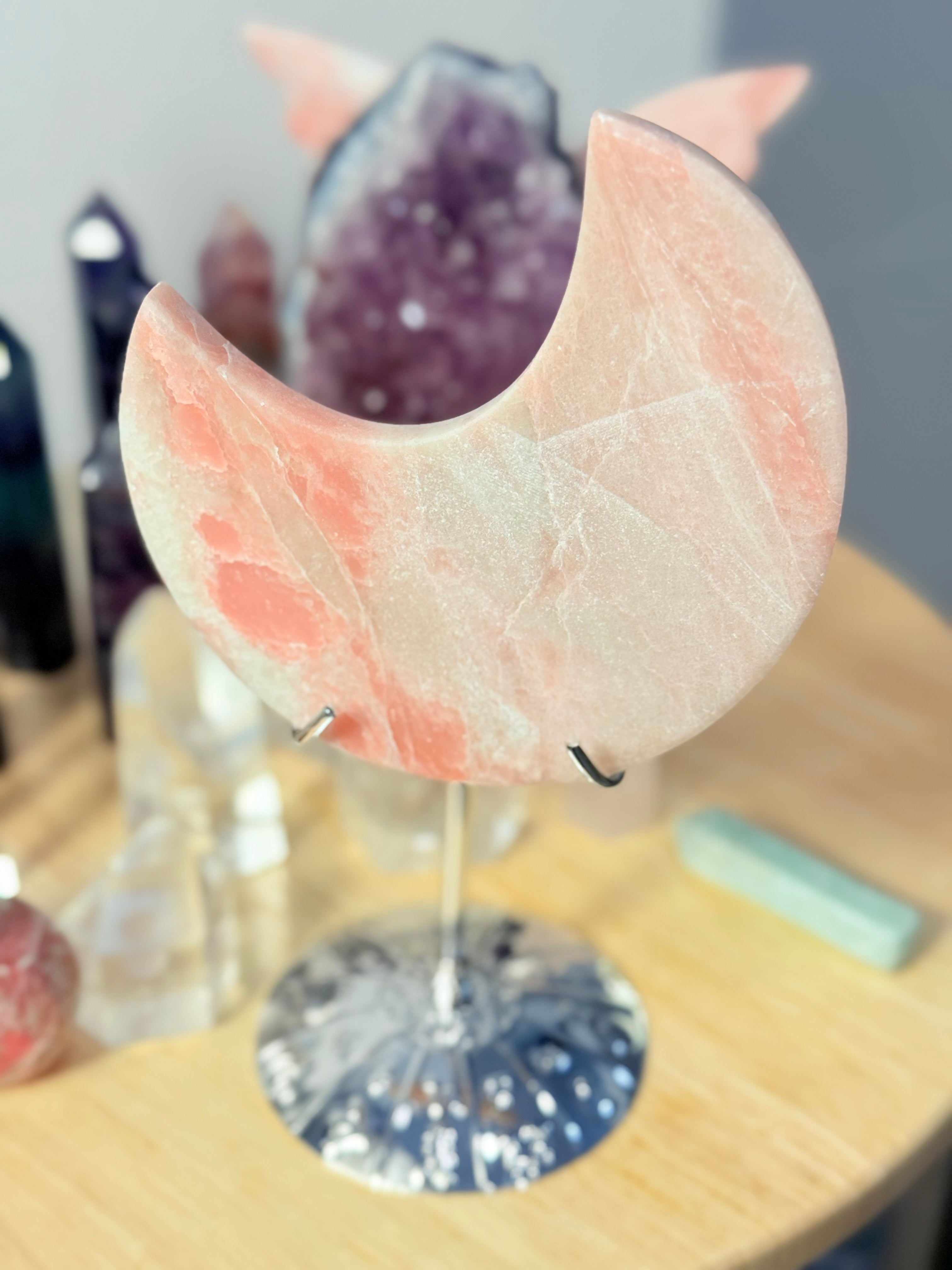 Luna de Ópalo Rosa calidad Extra con soporte zodiacal | Piedra del Corazón