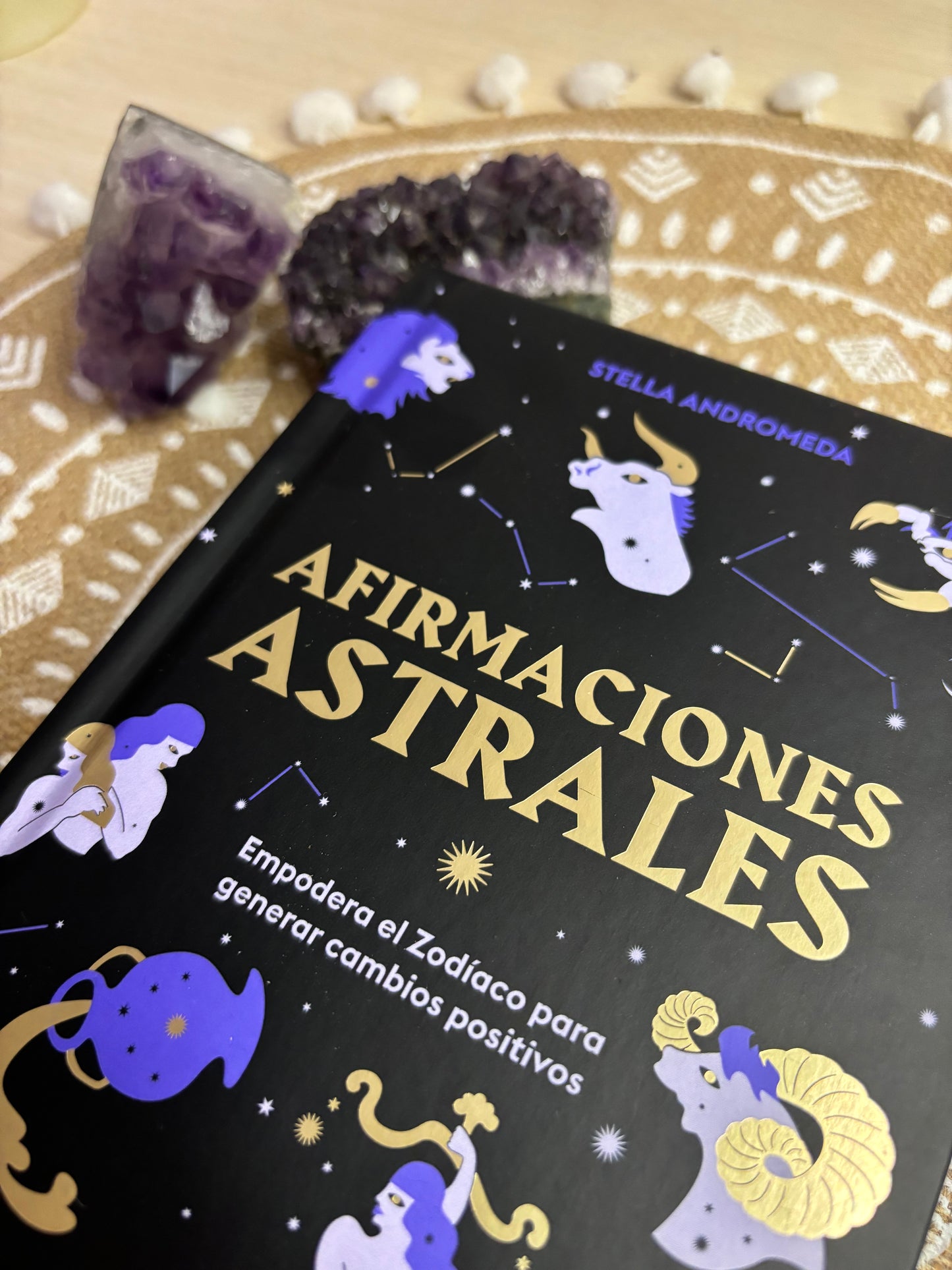 Afirmaciones Astrales - Empodera el Zodíaco para generar cambios positivos