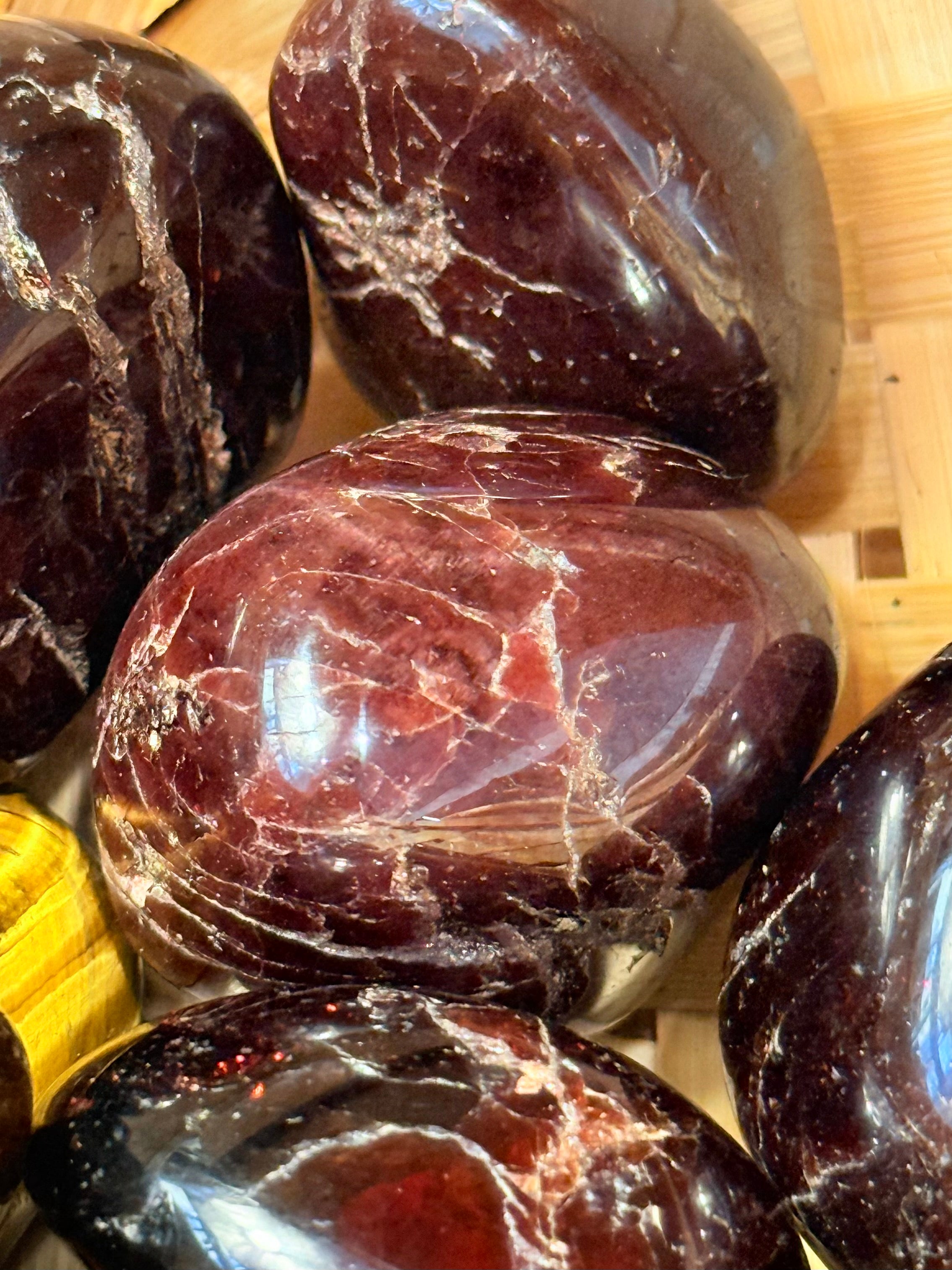 Rodado de Granate | Vitalidad, Protección y Enraizamiento