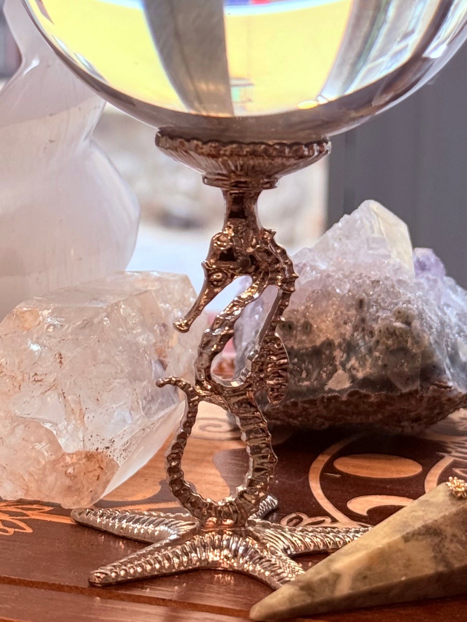 Peana metálica Susurro del Océano | Soporte para Esferas y Cristales