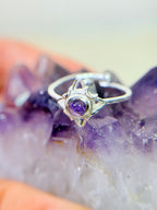 Anillo ajustable Nudo de Bruja en Plata de Ley con Amatista