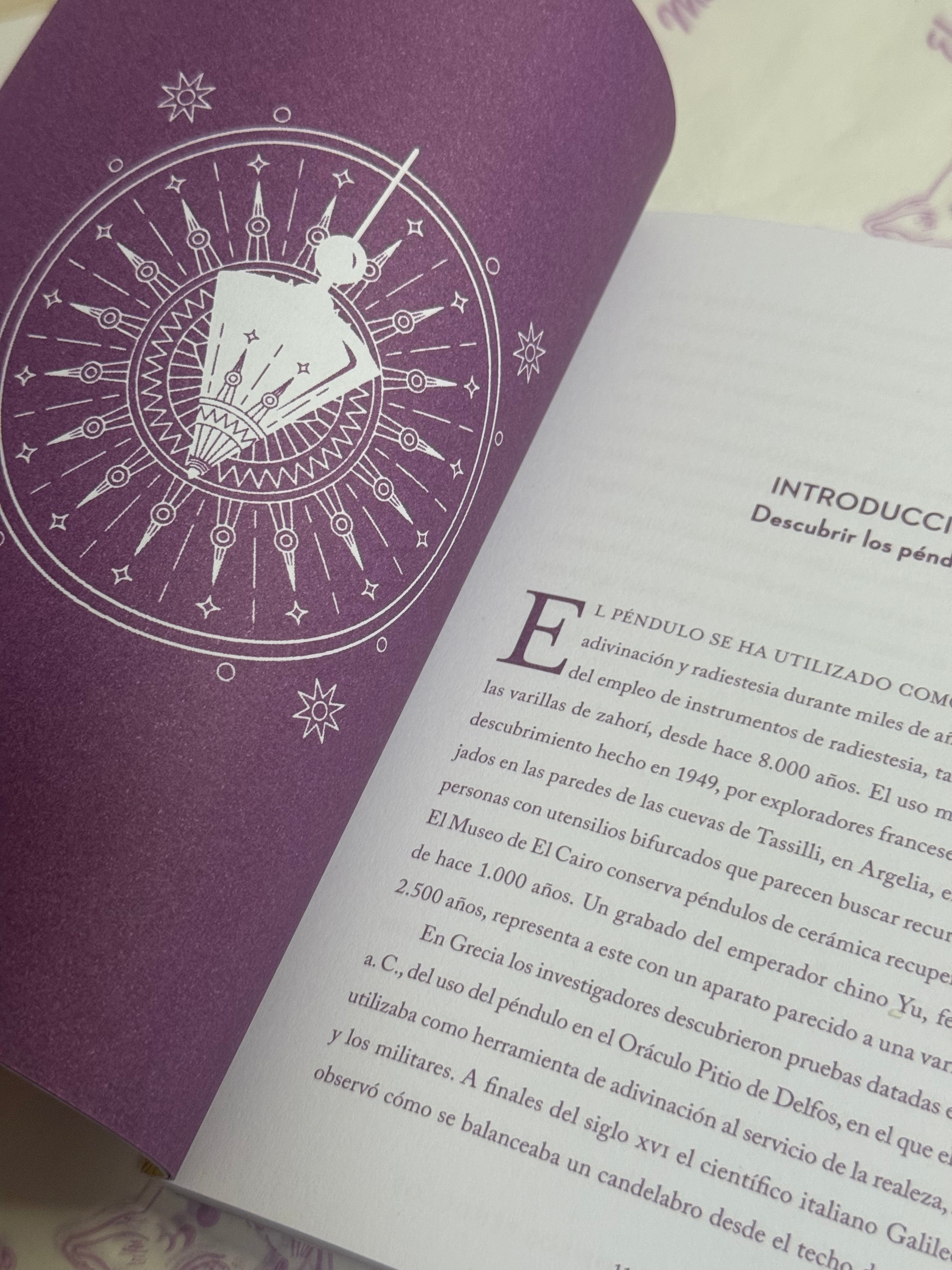 El pequeño libro de los Péndulos | Una introducción a la Adivinación con el Péndulo