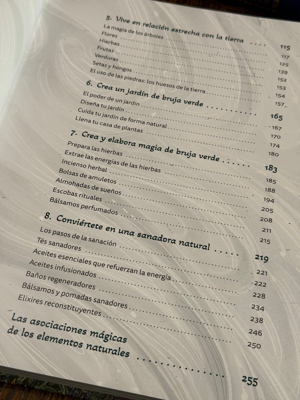 La Bruja Verde | Una mágica inmersión en el encanto de la brujería natural | Libro Ilustrado