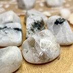 Rodados Piedra Luna Arco Iris | Feminidad e Intuición