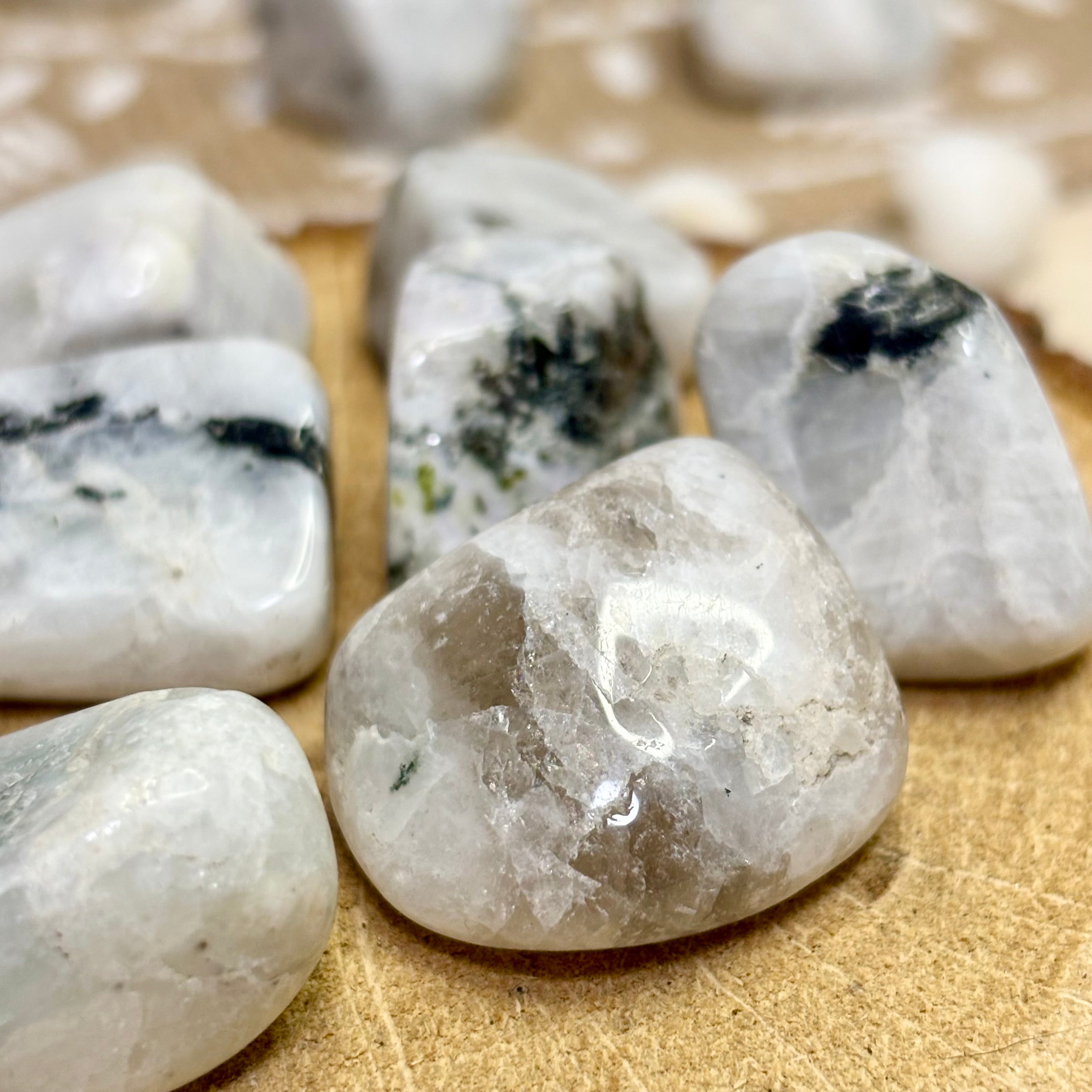 Rodados Piedra Luna Arco Iris | Feminidad e Intuición