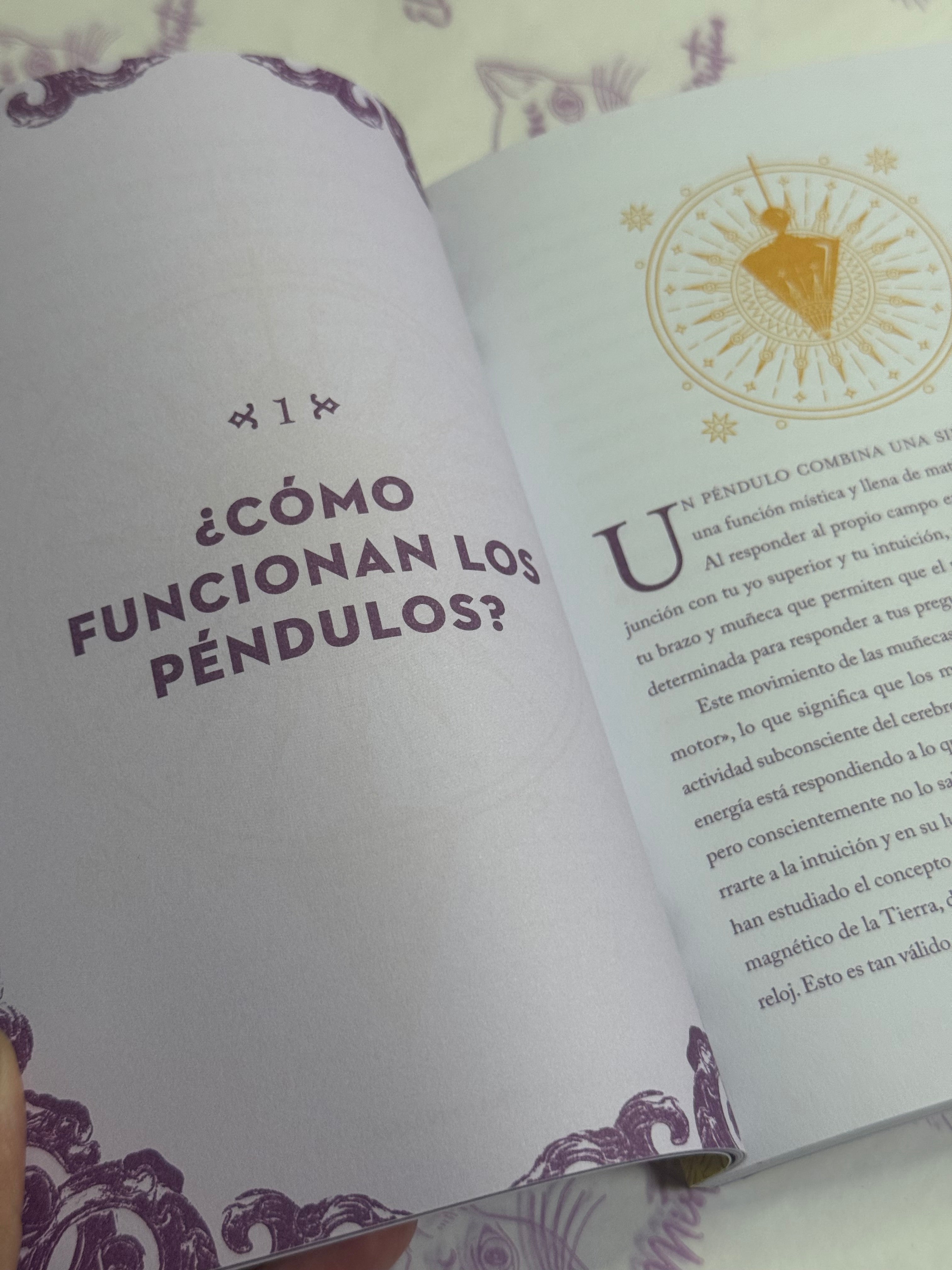 El pequeño libro de los Péndulos | Una introducción a la Adivinación con el Péndulo