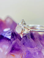 Anillo ajustable Nudo de Bruja en Plata de Ley con Piedra Luna