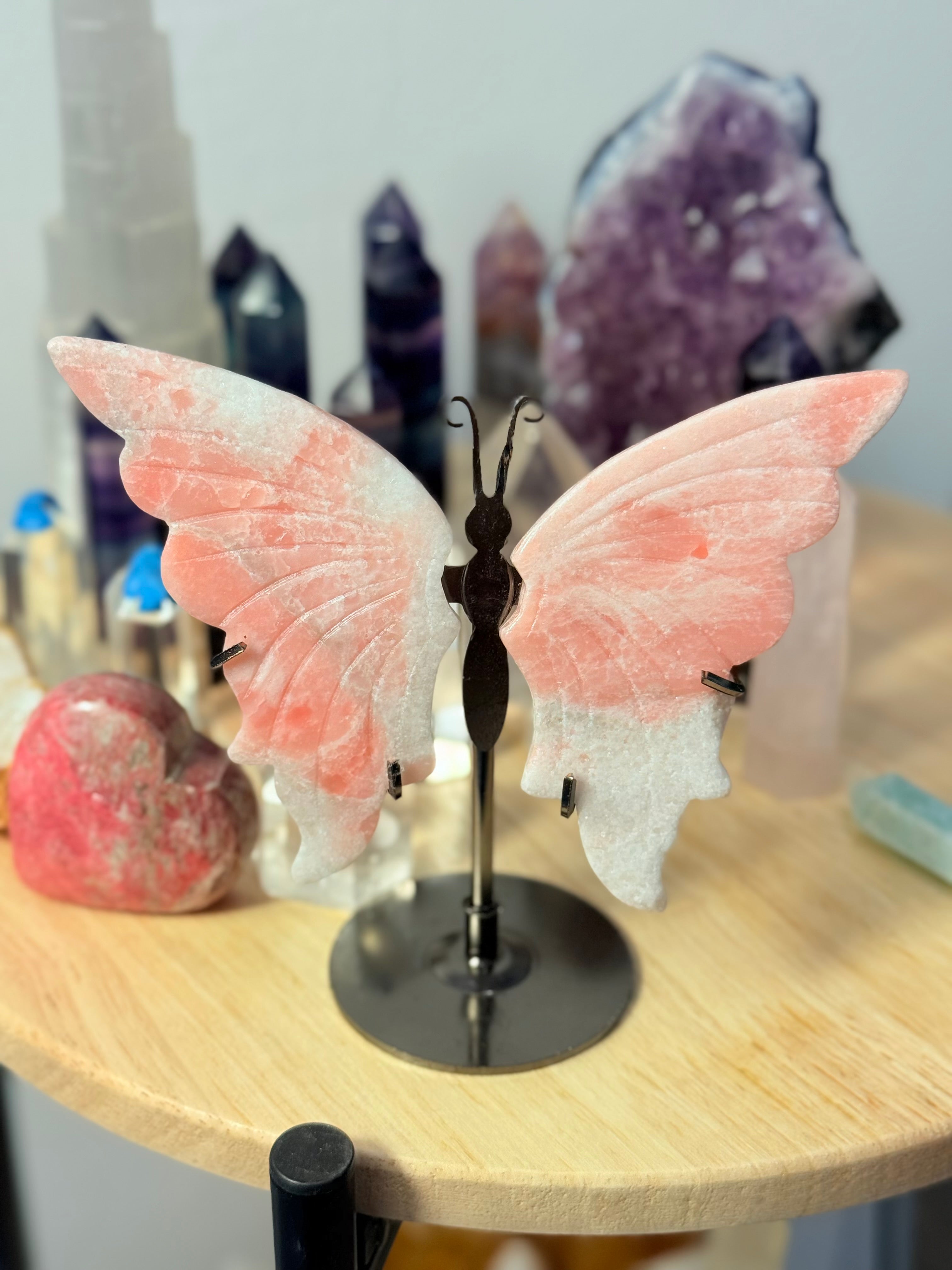 Mariposa de Ópalo Rosa calidad Extra con soporte | Piedra del Corazón