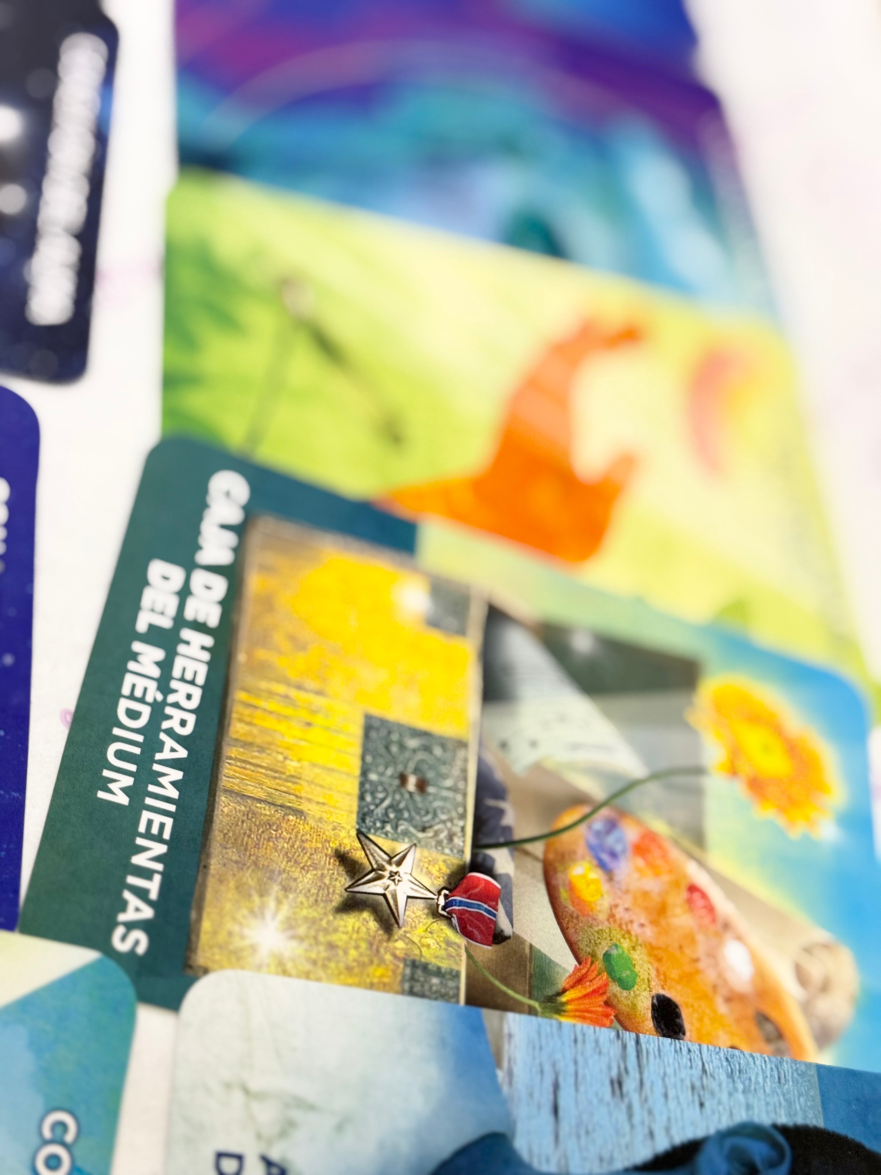 Oráculo de los Médiums | 50 cartas para desarrollar tu conexión con el más allá