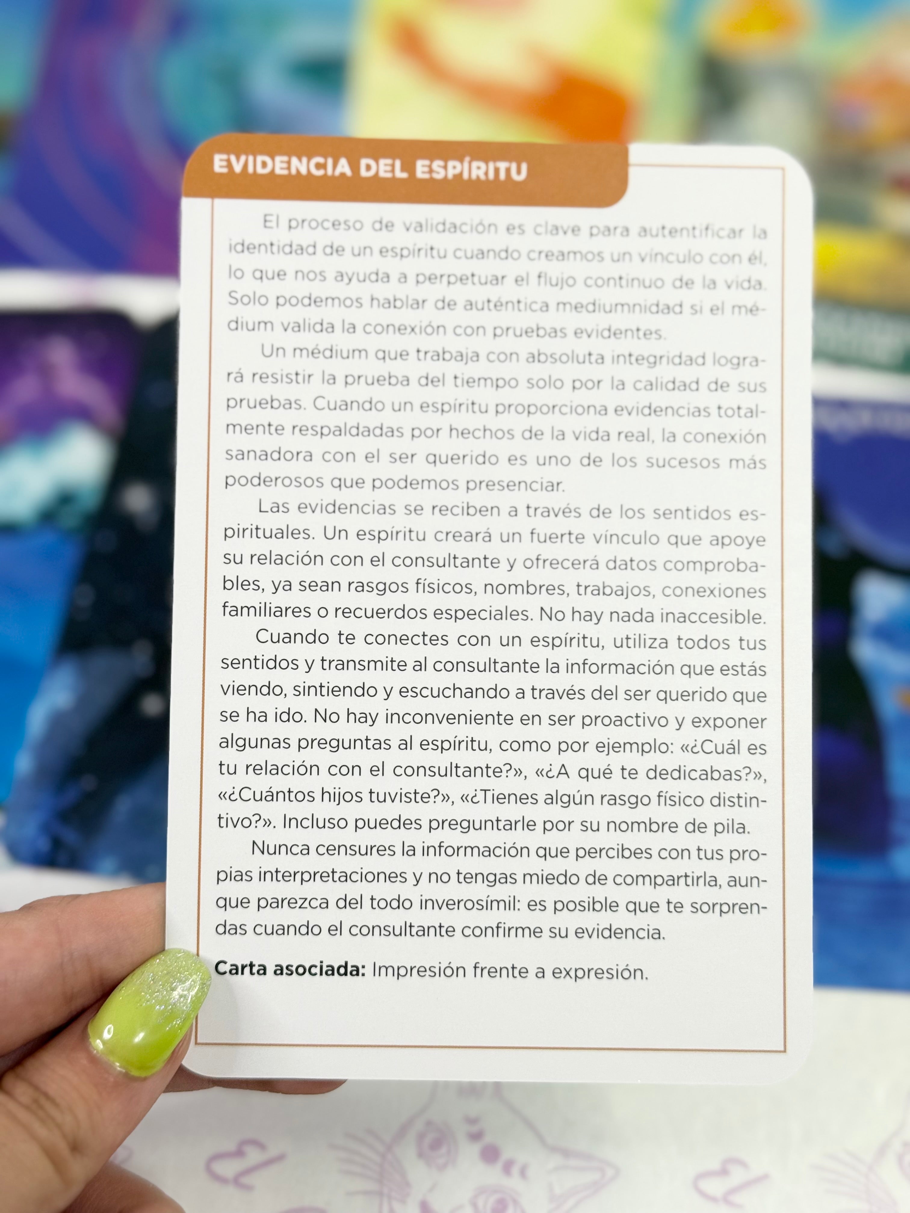 Oráculo de los Médiums | 50 cartas para desarrollar tu conexión con el más allá