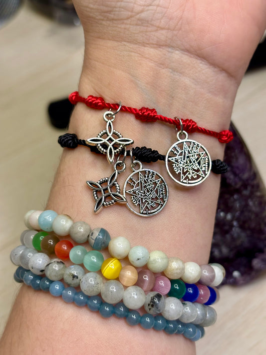 Pulsera triple Protección - 7 nudos, nudo de bruja y tetragramatón