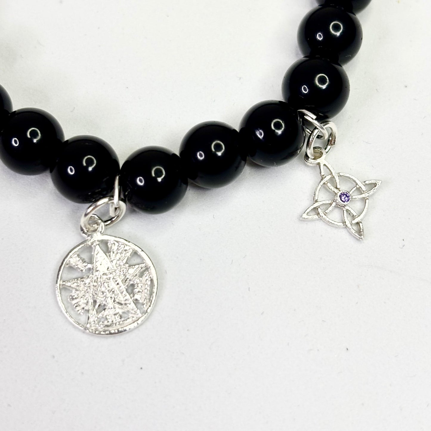 Pulsera Triple Protección - Turmalina, Tetragramatón y Nudo de Bruja de plata