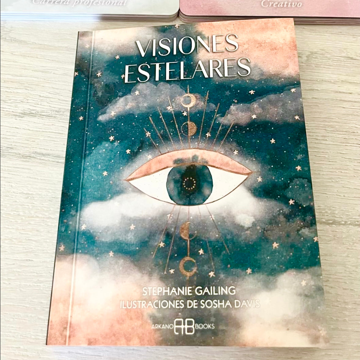 Visiones estelares: Libro y 53 cartas oráculo