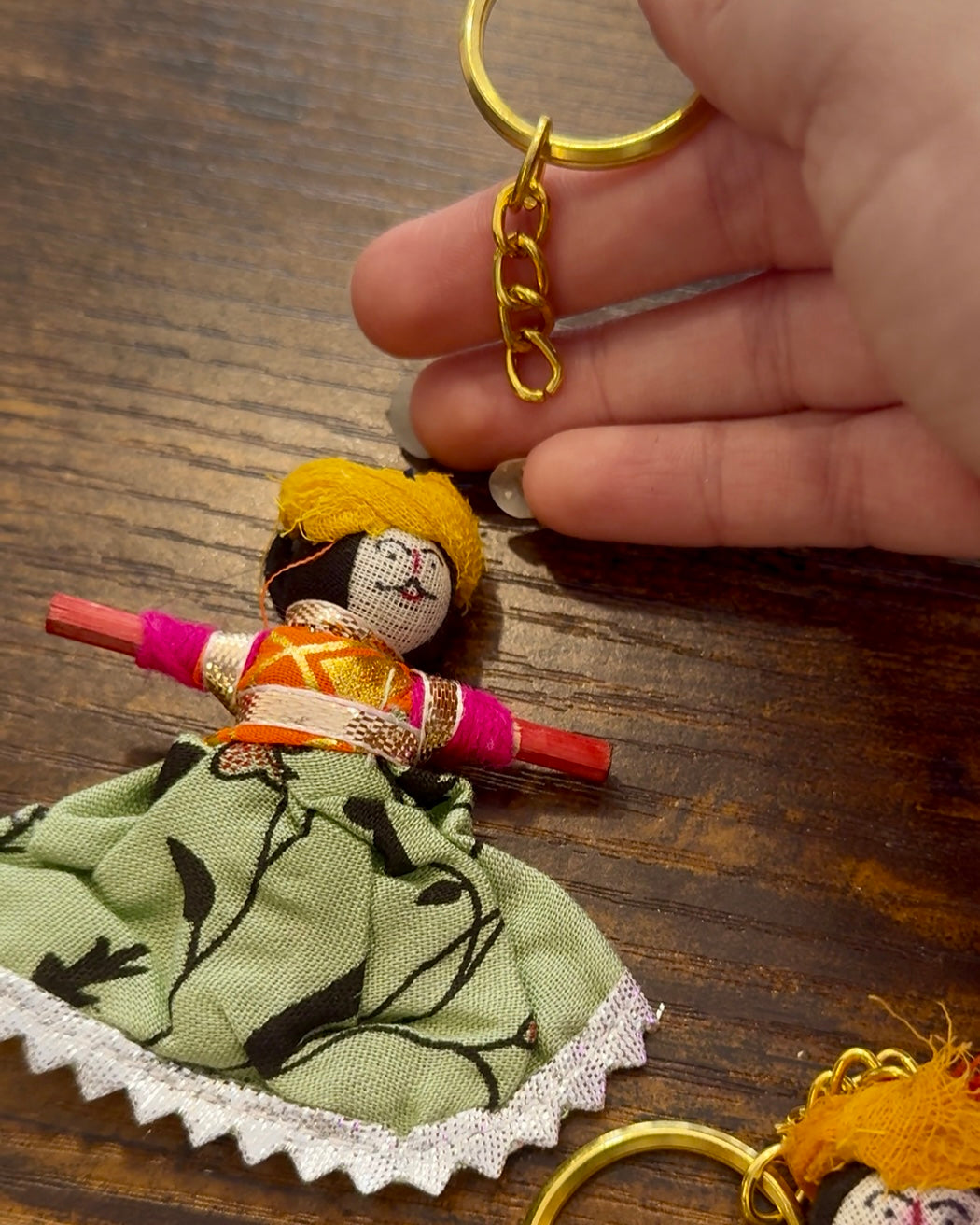 Llavero Muñeca Quitapenas: Deja que ella guarde tus preocupaciones