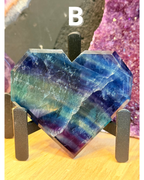 Corazón de Fluorita Arcoíris con Base de Hierro | Claridad y Equilibrio