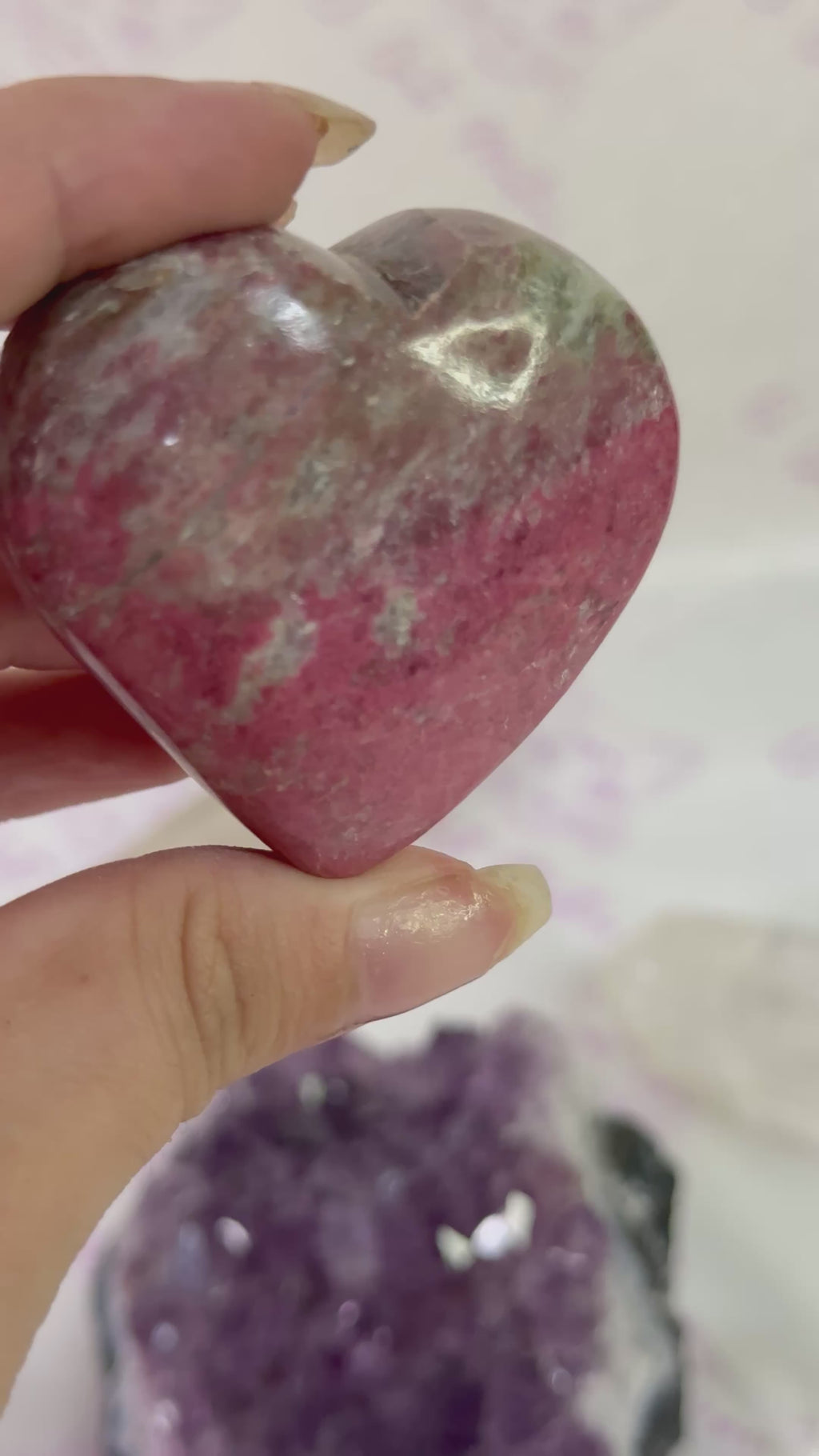 Zoisita Rosa pulida con forma de Corazón | Pieza única | Amor y Equilibrio Emocional